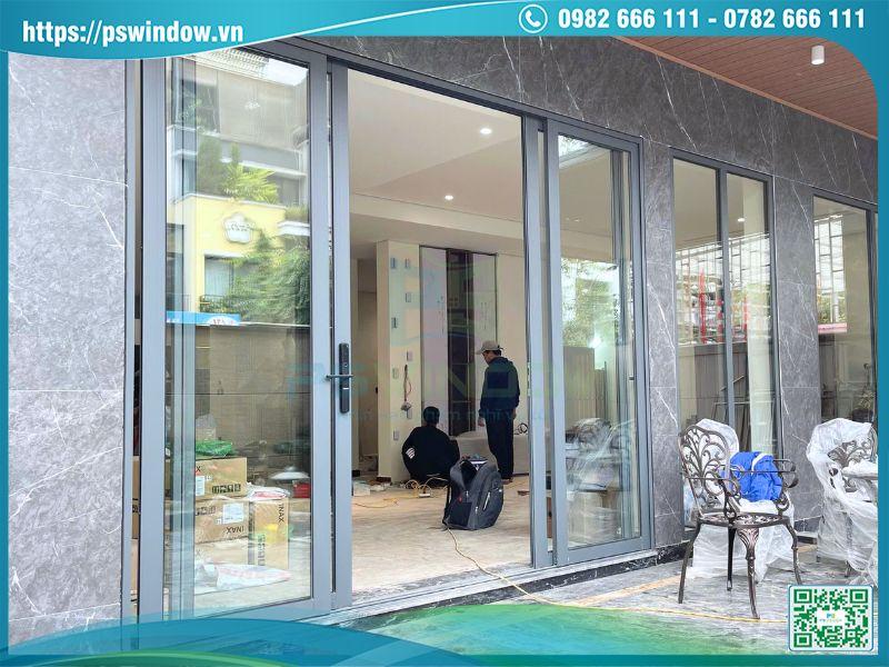 Mẫu cửa chính nhôm Xingfa màu xám ghi mở trượt 4 cánh