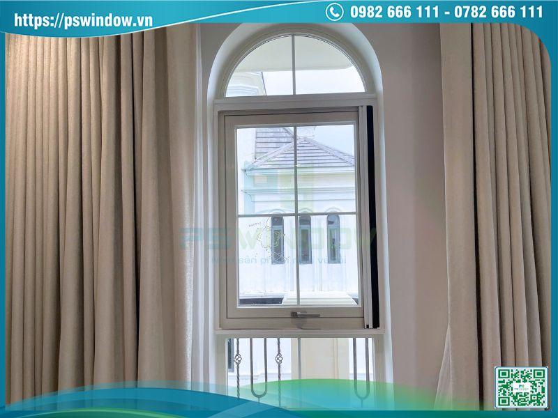 Mẫu cửa Maxpro màu trắng ngà 1 cánh mở hất kính nan chia ô