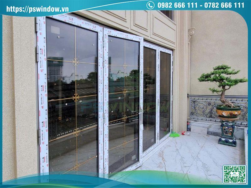 Mẫu cửa nhôm Maxpro màu champagne 4 cánh mở quay kinh hộp nan đồng