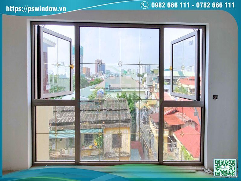 Mẫu cửa nhôm Maxpro màu champagne mở quay vách kính nan đồng