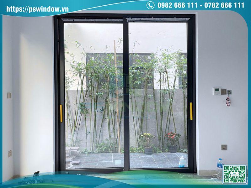 Mẫu cửa nhôm Rolan 2 cánh lùa phụ kiện tay nắm Cmech kiểu Metro