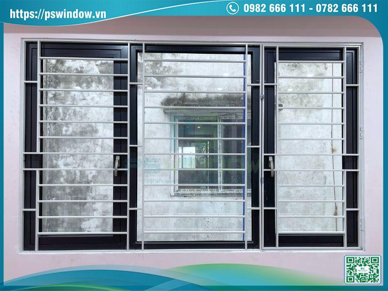 Mẫu cửa sổ mở quay Rolan vách kính fix giữa