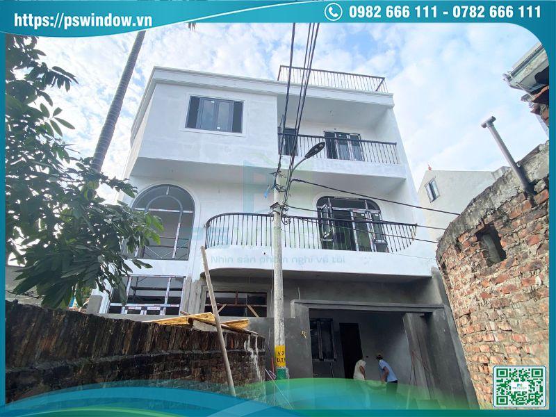 Hình ảnh Lắp Đặt Cửa Nhôm Xingfa Màu Xám Đá Cho Công Trình Tại Hoài Đức