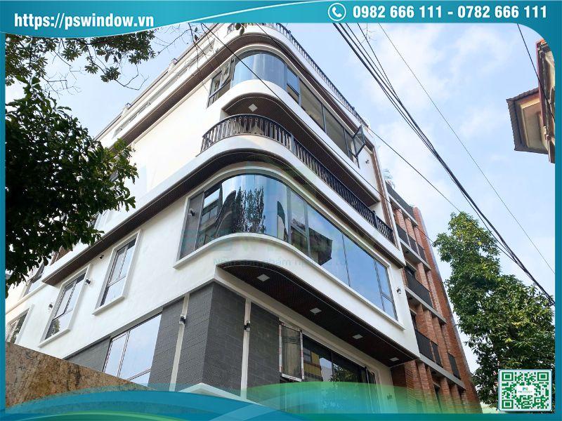 Pswindow lắp đặt vách kính cong khung nhôm Xingfa xám đá ở mặt tiền