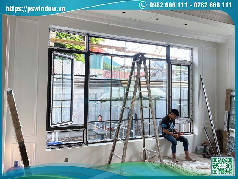 Pswindow lắp đặt vách kính kết hợp cửa sổ ở mặt tiền