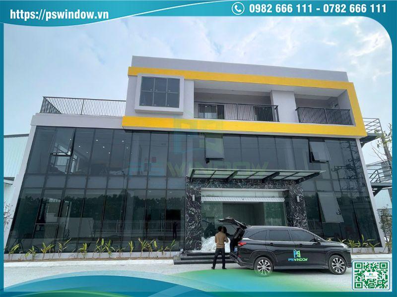 Pswindow thi công vách kính dựng cho trụ sở nhà máy tại Hà Nam