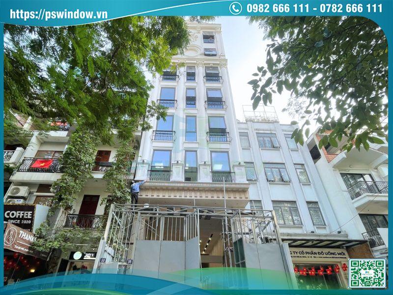 Tòa nhà văn phòng lắp cửa nhôm cầu, kính hộp Low-e tiết kiệm năng lượng