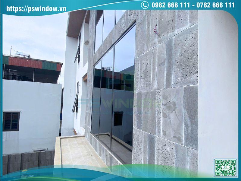 Vách kính Low-e cản nhiệt, chống chói nắng, đảm bảo riêng tư