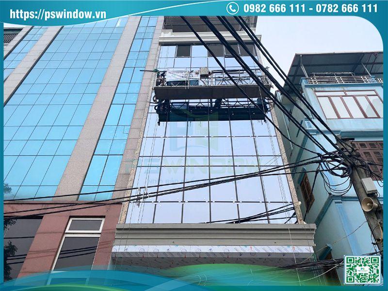 Vách kính mặt dựng sử dụng nhôm trong nước và kính dán an toàn