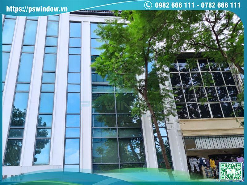 Vách mặt dựng lộ đố bền bỉ, chống chịu môi trường tốt