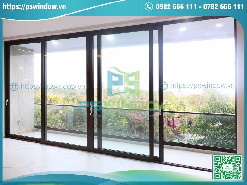 Cửa ban công nhôm kính Maxpro mở trượt hiện đại Cửa ban công nhôm kính Maxpro mở trượt hiện đại