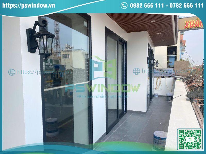 Cửa nhôm kính ban công nhôm rolan lắp đặt cho nhà phố Cửa nhôm kính ban công nhôm rolan lắp đặt cho nhà phố