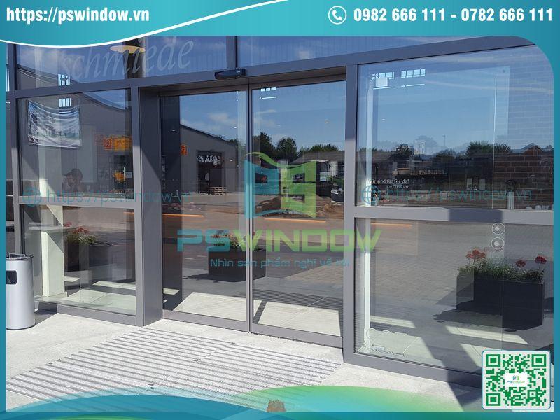 Cửa nhôm kính tự động bền bỉ, chống chịu thời tiết Cửa nhôm kính tự động bền bỉ, chống chịu thời tiết
