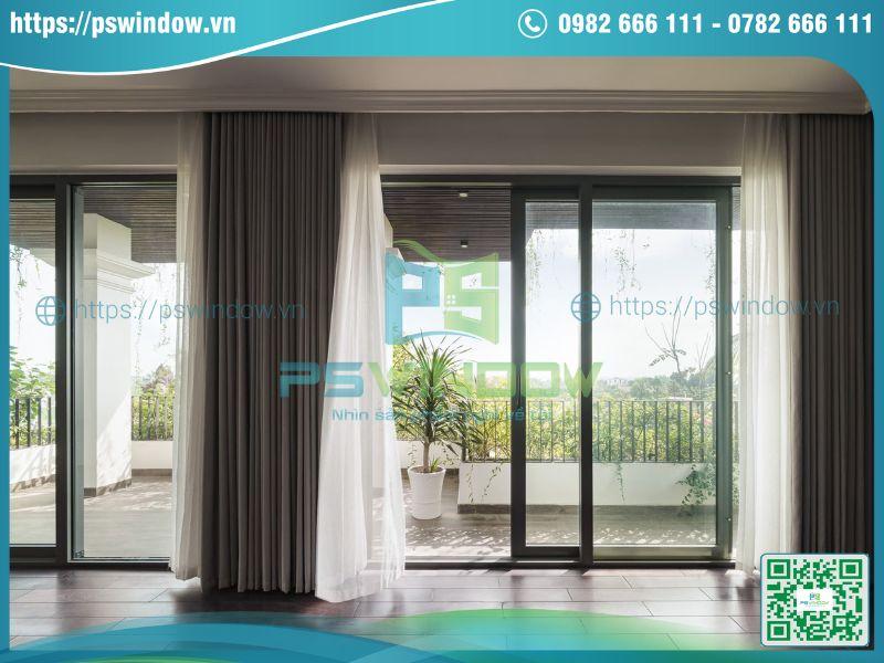 Cửa nhôm Roto mở trượt cho ban công mặt tiền rộng Cửa nhôm Roto mở trượt cho ban công mặt tiền rộng