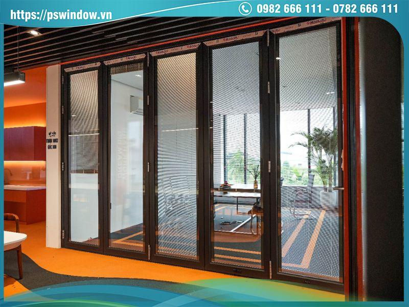 Cửa Seaaluk lắp đặt cho văn phòng hiện đại Cửa Seaaluk lắp đặt cho văn phòng hiện đại