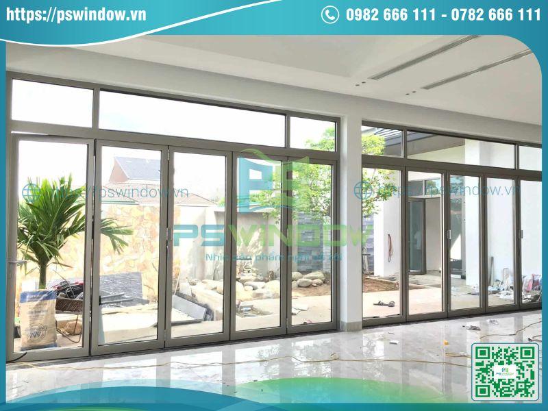 Cửa xếp trượt 5 cánh Maxpro màu champagne hiện đại Cửa xếp trượt 5 cánh Maxpro màu champagne hiện đại