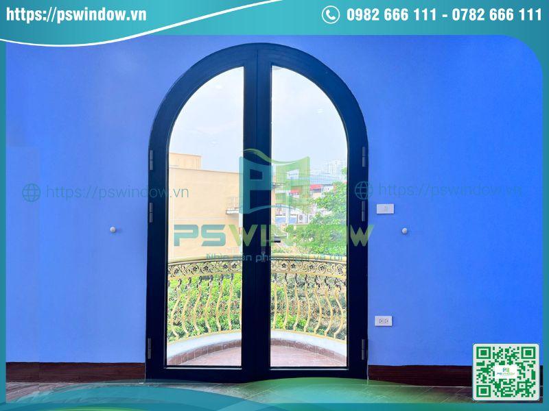 Mẫu cửa ban công nhôm kính mở quay 2 cánh uốn vòm độc đáo Mẫu cửa ban công nhôm kính mở quay 2 cánh uốn vòm độc đáo