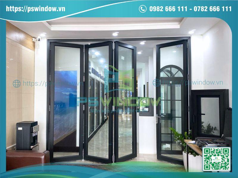 Mẫu cửa nhôm kính 4 cánh xếp gấp sang trọng, tinh tế Mẫu cửa nhôm kính 4 cánh xếp gấp sang trọng, tinh tế