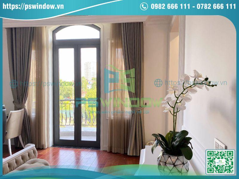 Mẫu cửa mở quay 2 cánh fix trên cho ban công nhỏ Mẫu cửa mở quay 2 cánh fix trên cho ban công nhỏ