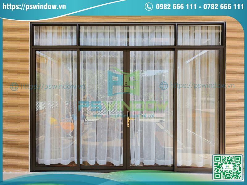 Mẫu cửa nhôm Nhật Maxpro mở trượt 4 cánh màu nâu thu Mẫu cửa nhôm Nhật Maxpro mở trượt 4 cánh màu nâu thu