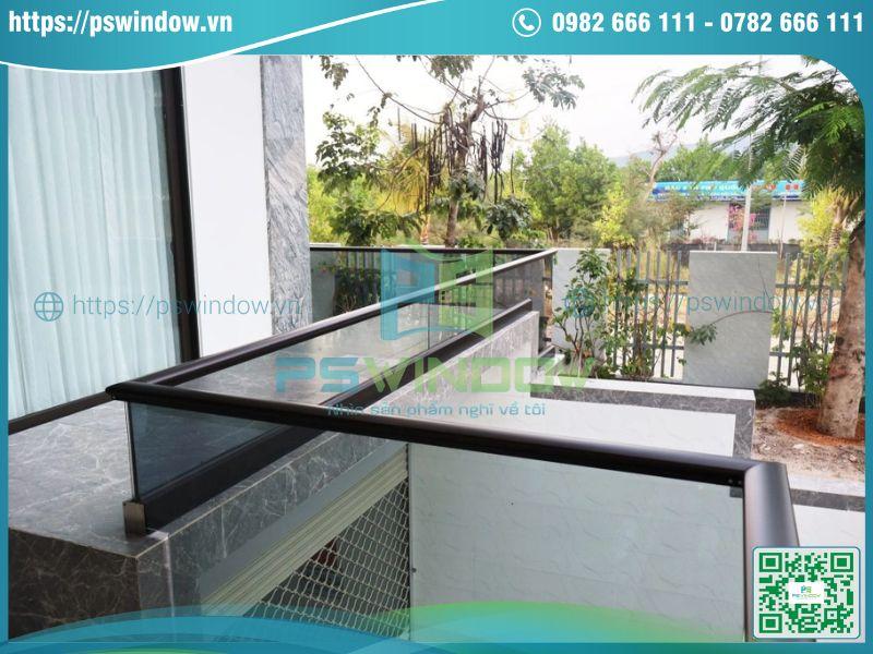 Mẫu tay vịn Solex cho lan can kính không trụ Maxpro Mẫu tay vịn Solex cho lan can kính không trụ Maxpro