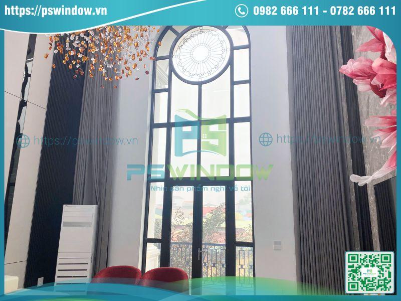Thiết kế cửa ban công nhôm kính kết hợp vách kính vòm ấn tượng Thiết kế cửa ban công nhôm kính kết hợp vách kính vòm ấn tượng