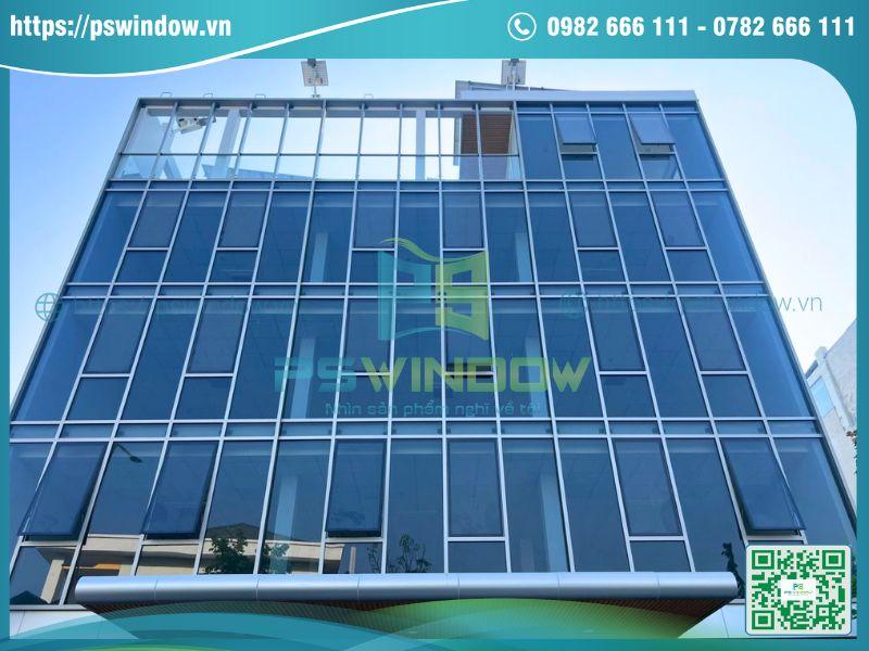Tường kính khung nhôm Maxpro chắc chắn, chống chịu thời tiết tốt Tường kính khung nhôm Maxpro chắc chắn, chống chịu thời tiết tốt