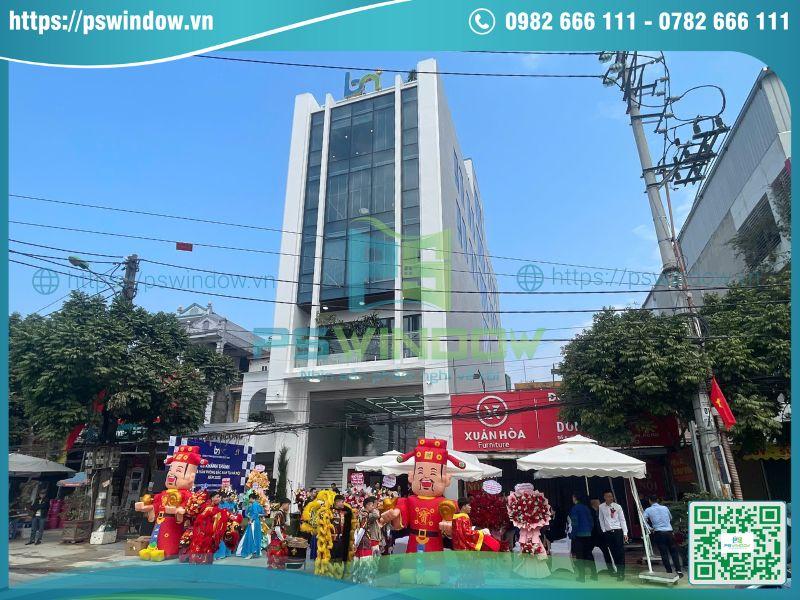 Vách kính mặt dựng lắp đặt cho tòa trụ sở văn phòng Vách kính mặt dựng lắp đặt cho tòa trụ sở văn phòng