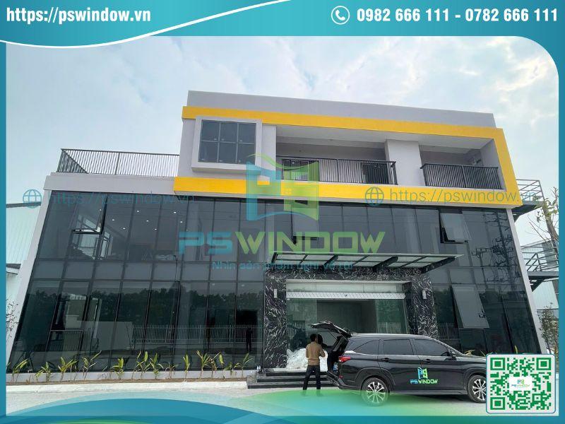 Vách kính mặt dựng sử dụng khung nhôm cao cấp và kính low-e cách nhiệt Vách kính mặt dựng sử dụng khung nhôm cao cấp và kính low-e cách nhiệt