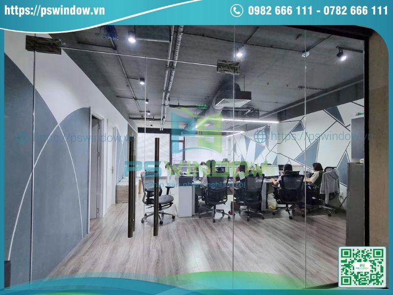 Vách ngăn kính văn phòng tại Hạ Đình do Pswindow thi công Vách ngăn kính văn phòng tại Hạ Đình do Pswindow thi công