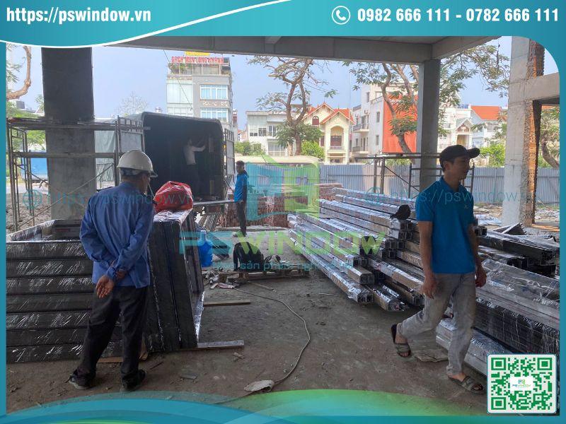 Vận chuyển khung nhôm về công trình Vận chuyển khung nhôm về công trình