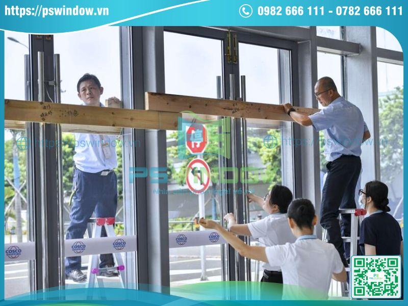 Cách chống bão cho cửa kính bằng cách gia cố khung cửa Cách chống bão cho cửa kính bằng cách gia cố khung cửa