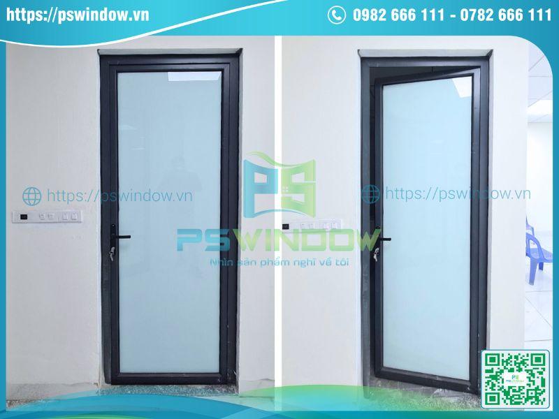Mẫu cửa nhôm Xingfa kính mờ mở quay 1 cánh khung màu đen Mẫu cửa nhôm Xingfa kính mờ mở quay 1 cánh khung màu đen