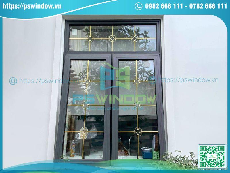 Cửa sổ 2 cánh mở hất kính nan đồng chia ô sang trọng Cửa sổ 2 cánh mở hất kính nan đồng chia ô sang trọng