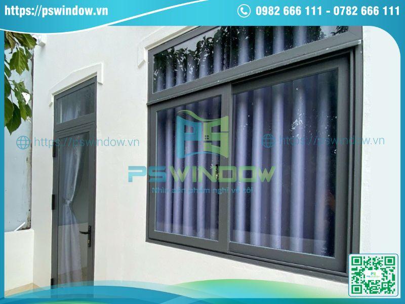 Cửa sổ lùa 2 cánh và cửa đi mở quay 1 cánh Xingfa xám ghi Cửa sổ lùa 2 cánh và cửa đi mở quay 1 cánh Xingfa xám ghi