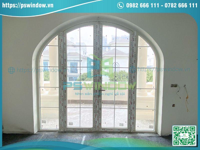 Mẫu cửa đi mở quay Maxpro uốn vòm độc đáo Mẫu cửa đi mở quay Maxpro uốn vòm độc đáo
