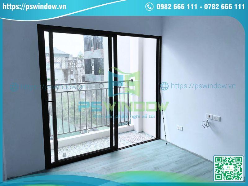 Mẫu cửa lùa 2 cánh kính trắng trong cho ban công nhà phố Mẫu cửa lùa 2 cánh kính trắng trong cho ban công nhà phố