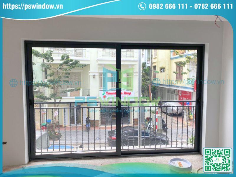 Mẫu cửa lùa nhôm Xingfa 2 cánh cho ban công phòng ngủ rộng Mẫu cửa lùa nhôm Xingfa 2 cánh cho ban công phòng ngủ rộng