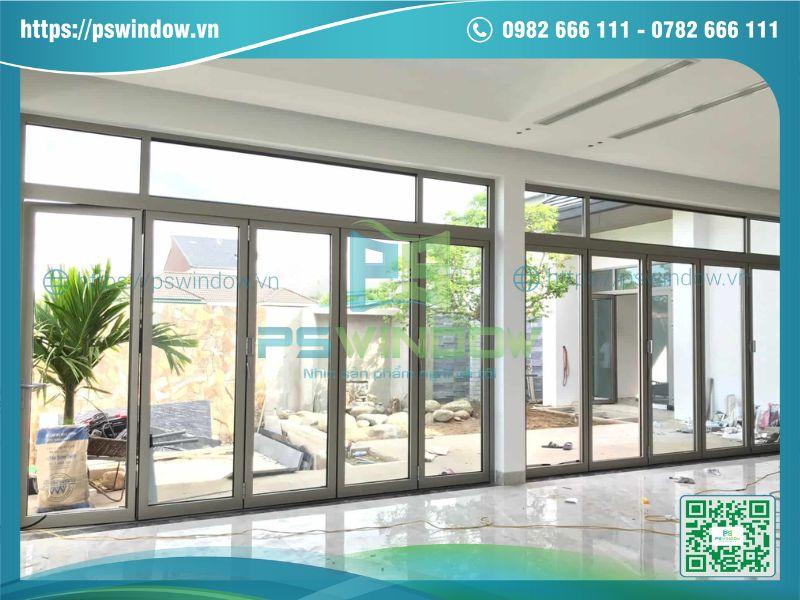 Mẫu cửa Maxpro xếp trượt màu champagne tối ưu không gian Mẫu cửa Maxpro xếp trượt màu champagne tối ưu không gian