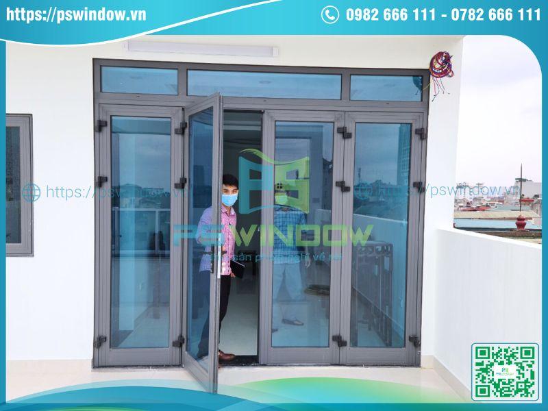 Mẫu cửa nhôm 4 cánh Xingfa màu xám ghi mở quay Mẫu cửa nhôm 4 cánh Xingfa màu xám ghi mở quay