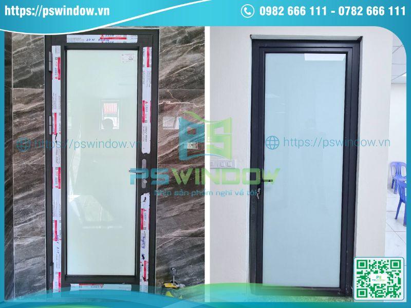 Mẫu cửa nhôm kính nhà phố mở quay 1 cánh kính màu trắng sữa Mẫu cửa nhôm kính nhà phố mở quay 1 cánh kính màu trắng sữa