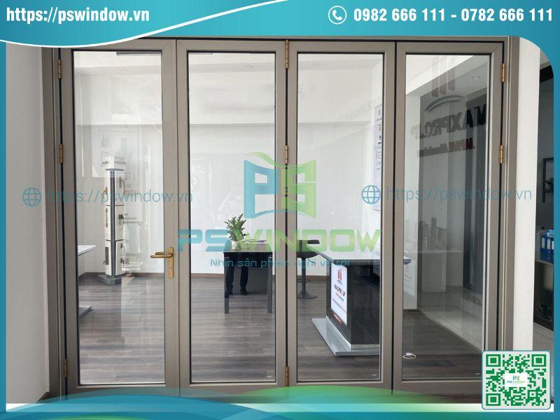 Mẫu cửa xếp trượt 4 cánh Maxpro màu champagne thời thượng Mẫu cửa xếp trượt 4 cánh Maxpro màu champagne thời thượng