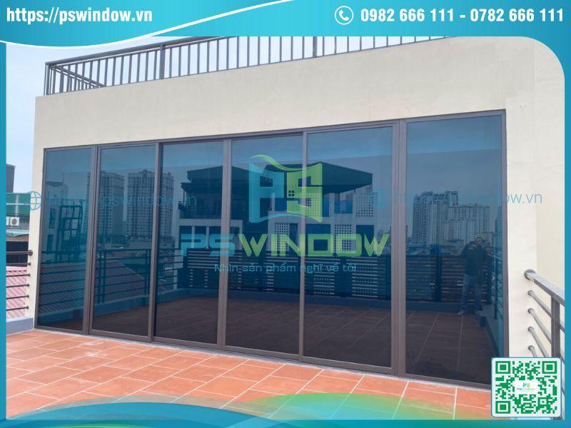 Mẫu cửa Xingfa 4 cánh vách kính fix 2 bên màu nâu cafe Mẫu cửa Xingfa 4 cánh vách kính fix 2 bên màu nâu cafe