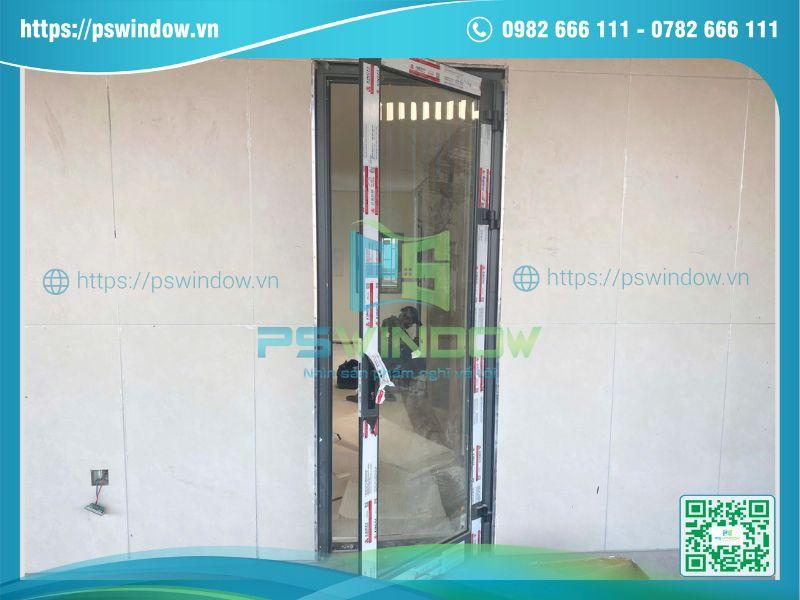 Pswindow lắp đặt cửa đi 1 cánh nhôm Xingfa cho công trình nhà phố Pswindow lắp đặt cửa đi 1 cánh nhôm Xingfa cho công trình nhà phố
