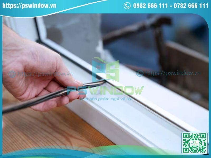 Thay thế gioăng cao su cũ để chống thấm tốt hơn cho cửa nhôm kính Thay thế gioăng cao su cũ để chống thấm tốt hơn cho cửa nhôm kính