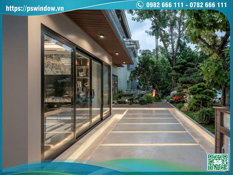 Cửa lùa nhôm Soco màu đen mờ phủ keo hiện đại Cửa lùa nhôm Soco màu đen mờ phủ keo hiện đại