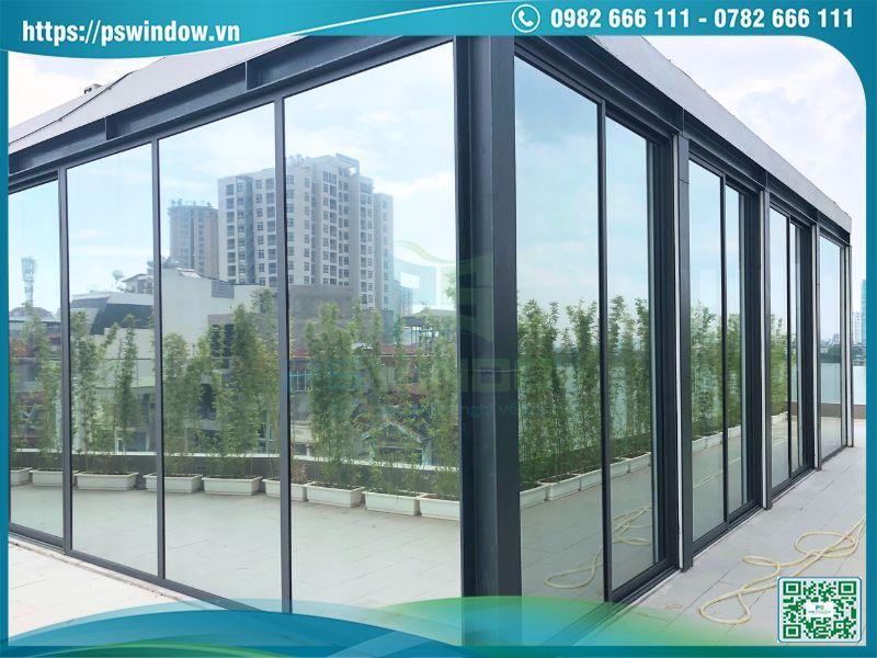 Cửa lùa và vách kính khung nhôm Xingfa màu đen Cửa lùa và vách kính khung nhôm Xingfa màu đen