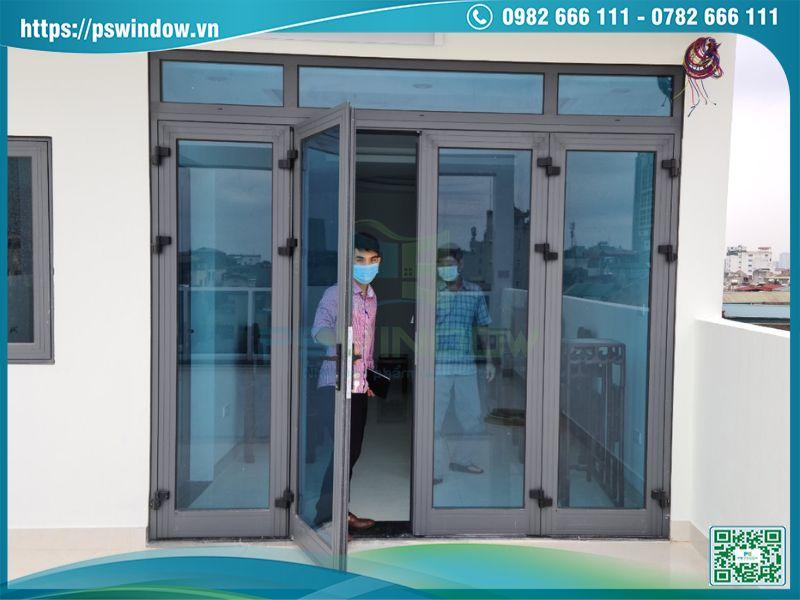 Cửa nhôm kính sử dụng phụ kiện đồng bộ bền đẹp Cửa nhôm kính sử dụng phụ kiện đồng bộ bền đẹp