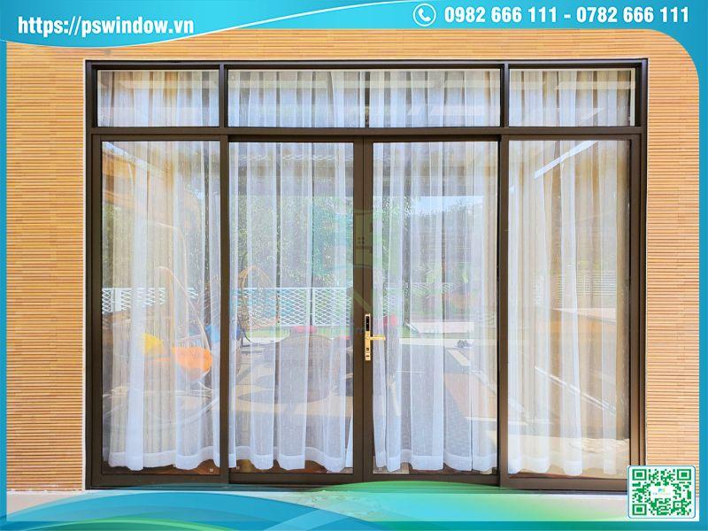 Cửa sử dụng phụ kiện cao cấp an toàn và sang trọng Cửa sử dụng phụ kiện cao cấp an toàn và sang trọng