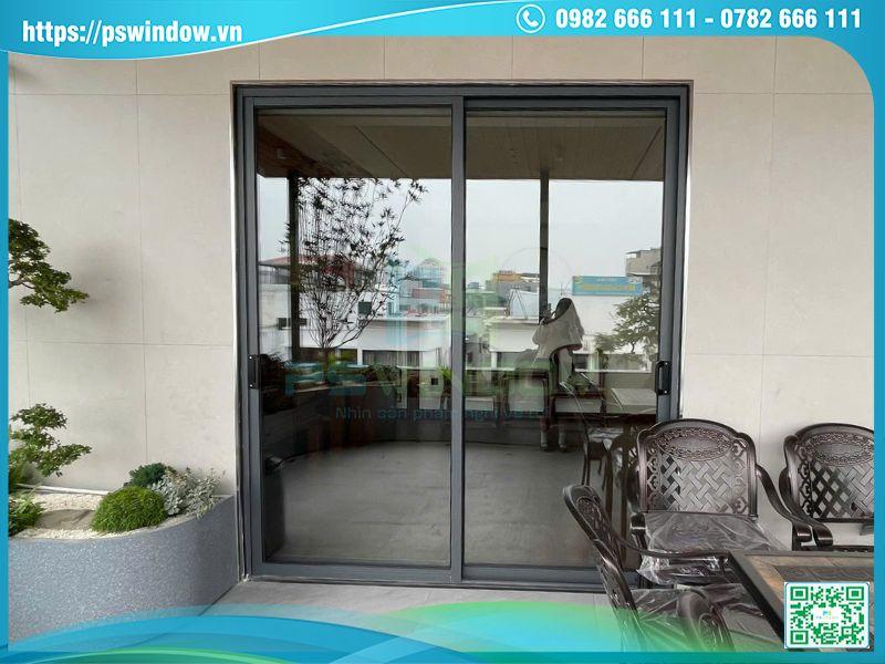 Cửa Xingfa màu ghi xám cho công trình hiện đại Cửa Xingfa màu ghi xám cho công trình hiện đại